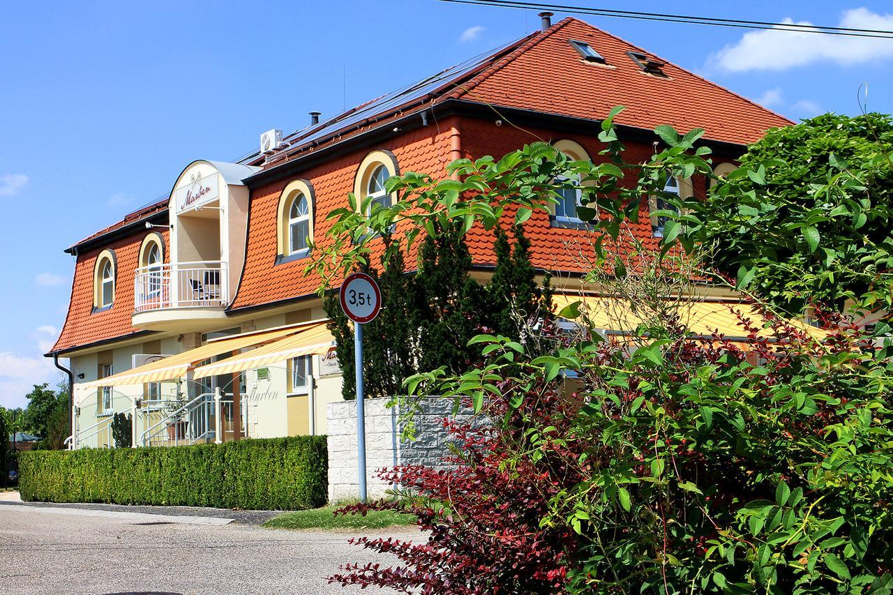 Bed and Breakfast Marben Panzió Hegykő Exterior foto